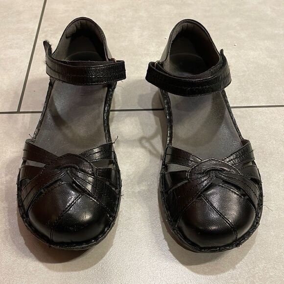 Shoes - ARAVON by New Balance woman’s black sandal